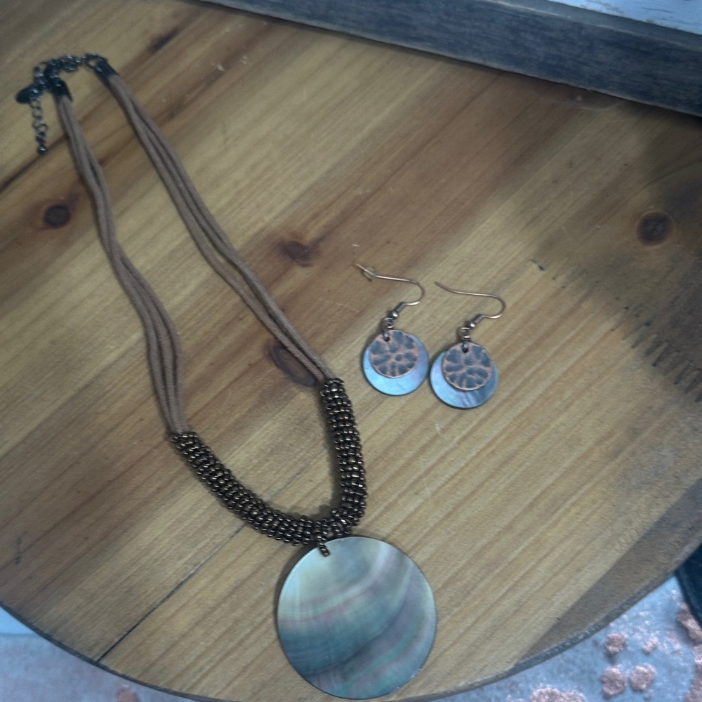 Lia Sophia Iridescent  shell Pendant Necklace Set